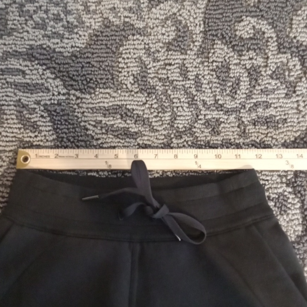 Lululemon Athletica Scuba High Rise Womens Short Relaxed Fit Size 2 - Picture 7 of 9